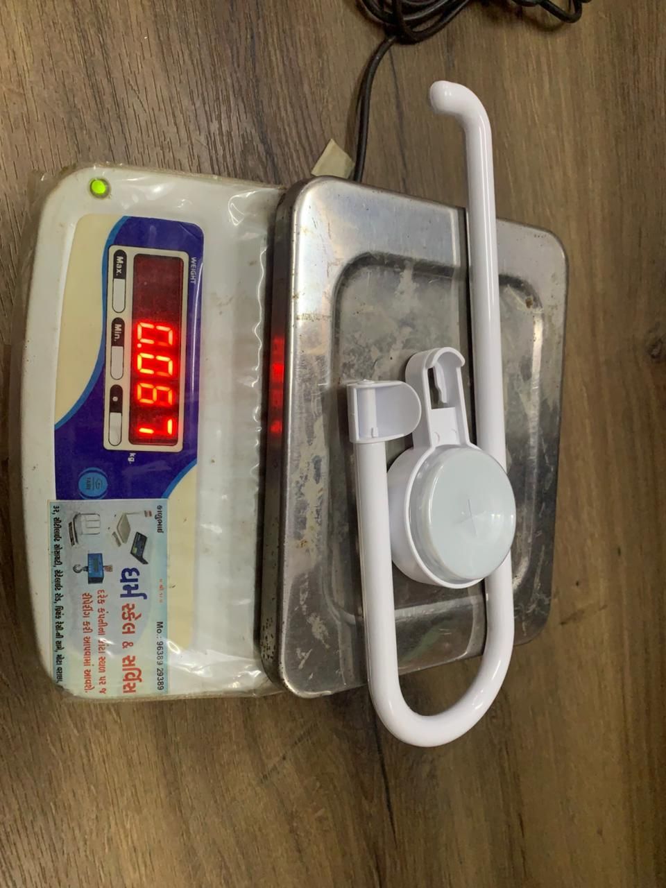 Premium Towel Holder – No-Drill Suction Mount for Bathroom & Kitchen