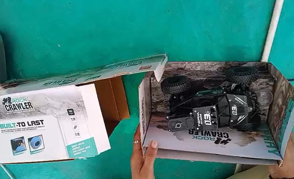 Monster Truck Rock Crawler – Heavy-Duty Remote Control Off-Road Power Vehicle